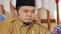 Walikota Helmi mengirimkan surat tidak bisa datang karena sedang ada urusan dinas di Jakarta dan meminta penjadwalan ulang.