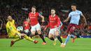 Saat babak kedua berjalan tiga menit, Aston Villa mampu unggul 1-0 mealui gol Ollie Watkins. Gol dicetak lewat skema serangan balik usai serangan Manchester United putus di tengah jalan. (AFP/Lindsey Parnaby)