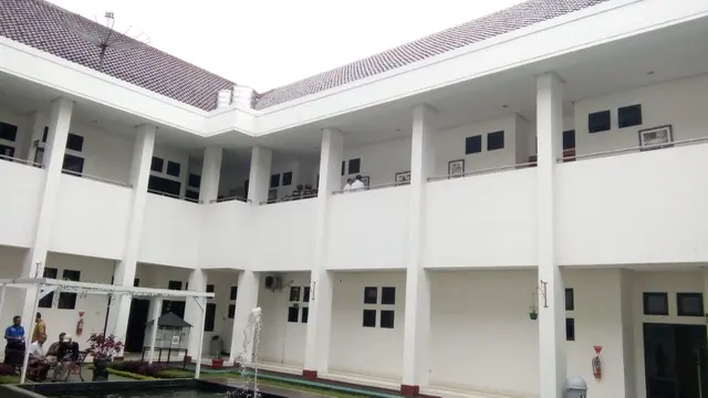 Sejumlah penyidik KPK terus melakukan sejumlah pemeriksan di kantor Walikota Tasikmalaya siang tadi