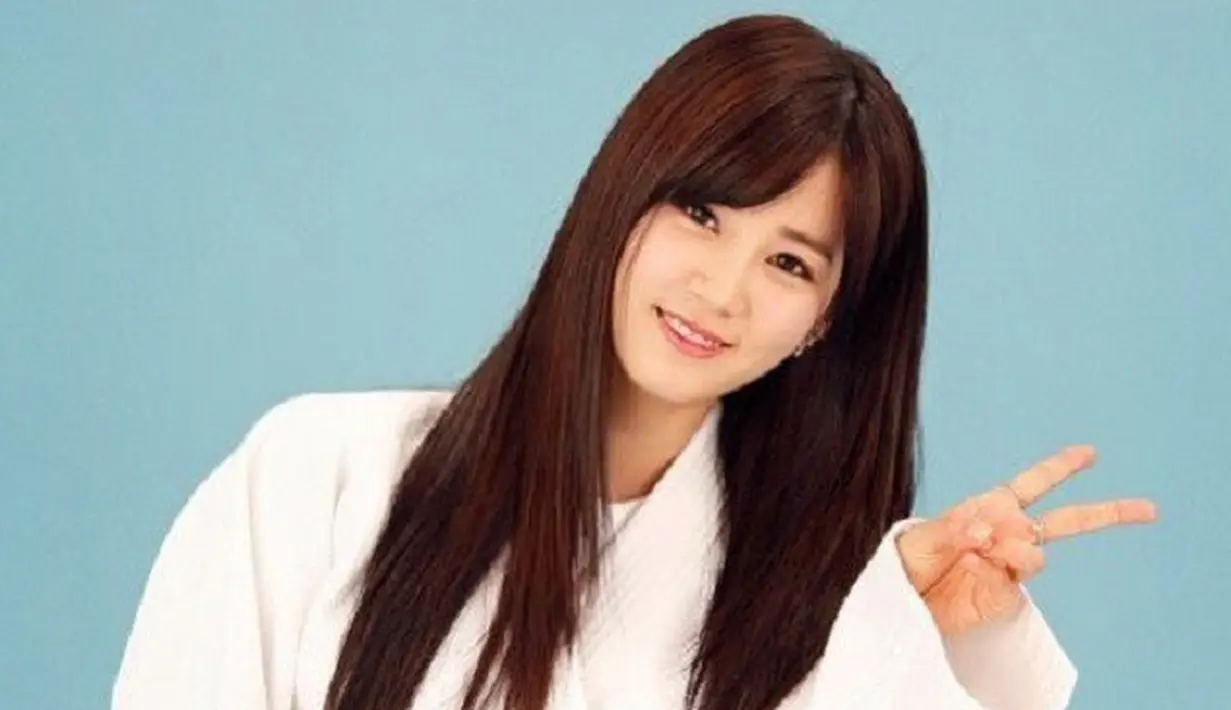 Siapa yang menyangka jika di balik wajahnya yang cantik, ternyata Chorong Apink menyandang sabuk hitam di bela diri Hapkido. Bahkan ia pernah ikut dalam International Youth Martial Arts Cultural Exchange 2008. (Foto: pinterest.com)