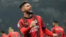 Pemain AC Milan Olivier Giroud melakukan selebrasi setelah mencetak gol ke gawang AS Roma pada pertandingan sepak bola Serie A Liga Italia di Stadion San Siro, Milan, Italia, Minggu (14/1/2024). (AP Photo/Luca Bruno)