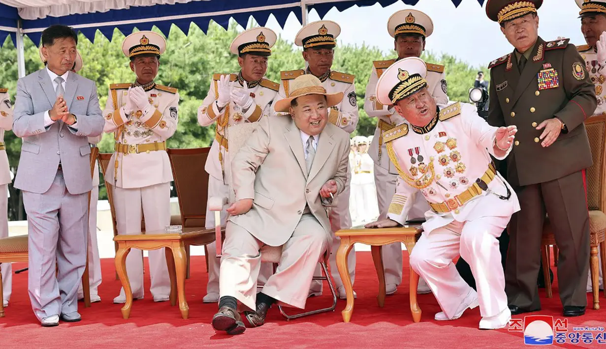 Korea Utara memiliki armada kapal selam yang besar namun hanya kapal selam rudal balistik eksperimental 8.24 Yongung (Pahlawan 24 Agustus) yang diketahui telah meluncurkan rudal. (STR/KCNA VIA KNS/AFP)