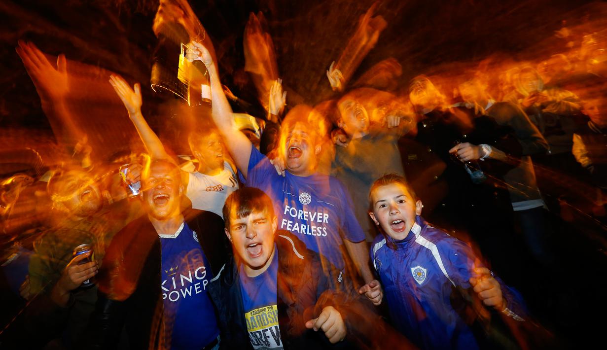 Fans Leicester City Turun Ke Jalan Rayakan Juara Liga Inggris Foto Liputan6 Com