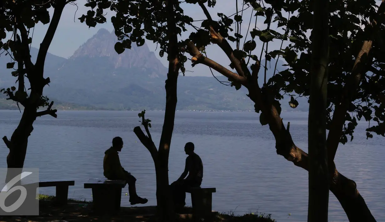 Suasana Waduk Jatiluhur yang berada tak jauh dari Gerbang Tol Jatiluhur, Purwakarta, Jawa Barat, Jumat (1/7). Waduk Jatiluhur dapat menjadi alternatif wisata bagi para pemudik yang melintasi jalur Selatan. (Liputan6.com/Immanuel Antonius)