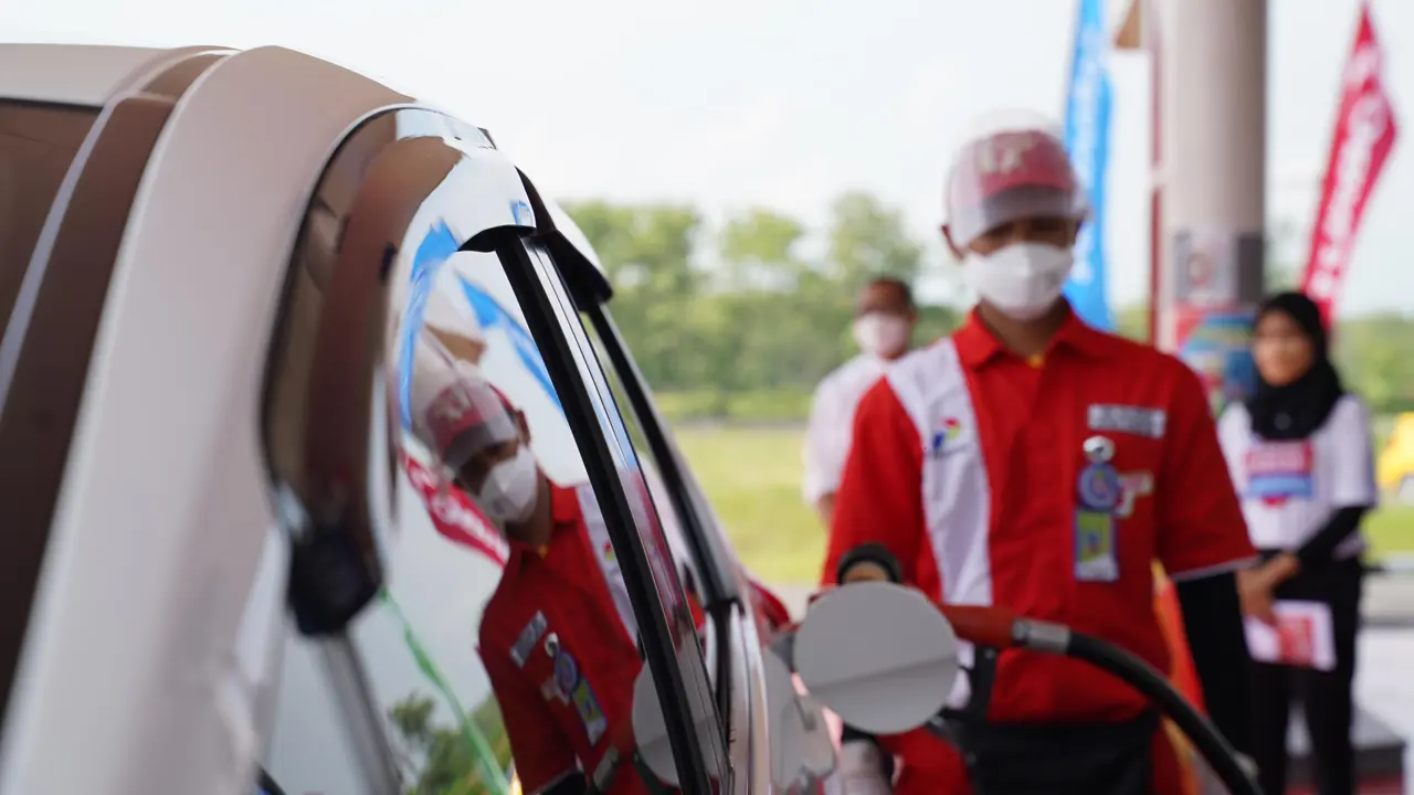 Pertamina Patra Niaga kembali menyesuaikan harga bahan bakar minyak (BBM) non subsidi. Harga BBM kembali turun mulai 1 Desember 2023.