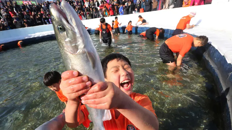 Mancing Ikan di Sungai Beku