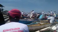 Syahbandar bersama BMKG imbau nelayan Makassar menunda melaut mulai besok (Liputan6.com/ Eka Hakim)