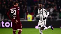 Pemain Juventus, Paul Pogba berlari memasuki lapangan pada laga lanjutan Liga Italia 2022/2023 melawan Torino yang berlangsung di Allianz Stadium, 28 Februari 2023. Pogba menggantikan Enzo Barrenechea pada menit ke-69. (AFP/Marco Bertorello)