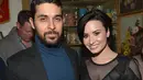 Dilansir dari USMagazine, Wilmer benar-benar hancur usai mendengar kabar Demi mengalami Overdosis. (PopCrush)