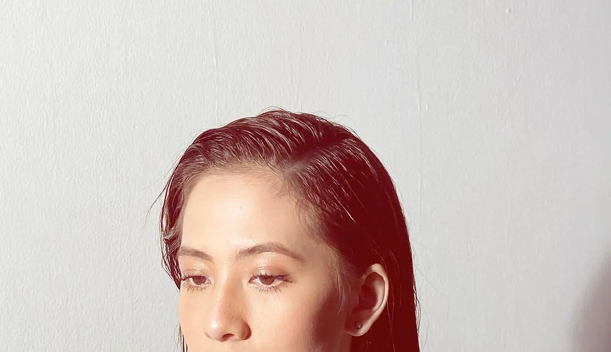 Sebelumnya ia sempat menonaktifkan Instagram pribadinya karena tersebarnya video ciuman yang cukup menghebohkan. (Instagram @zaraadhsty)