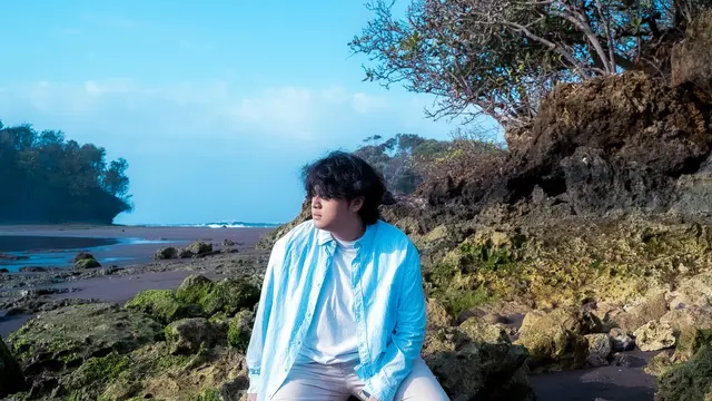 Ravi Andika Comeback Setelah Setahun Vakum, Rilis Single Bulan Biru Terinspirasi Film The Smurfs