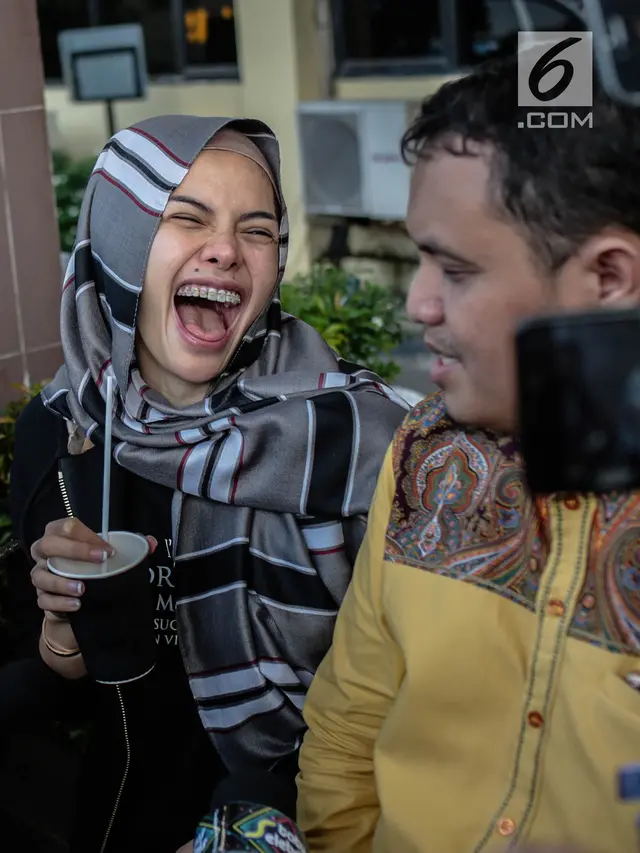 Nikita Mirzani Datangi Polres Metro Jaksel Terkait Kasus Pemerasan