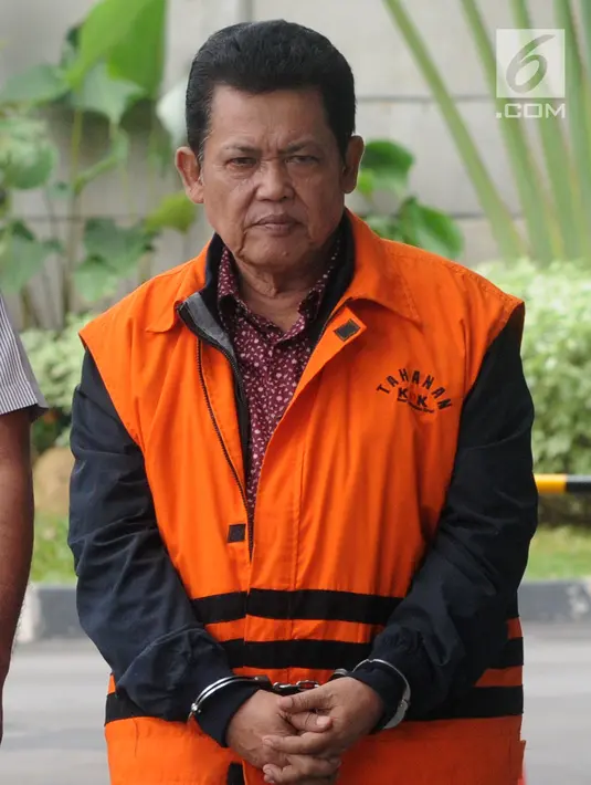 Wali Kota nonaktif Pasuruan Setiyono tiba di Gedung KPK, Jakarta, Kamis (17/1). Setiyono diperiksa sebagai tersangka untuk melengkapi berkas terkait dugaan suap sejumlah proyek di Kota Pasuruan. (Merdeka.com/Dwi Narwoko)