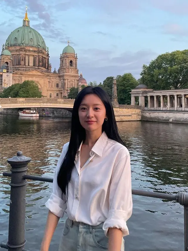 Transformasi Gaya Rambut Kim Ji Won. [@geewonii]