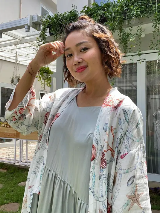 Selain memperhatikan soal penampilan fisik, Cici Panda tak lupa selalu menyempatkan diri untuk bersyukur. Baginya, sekecil apapun rasa syukur  tersebut akan sangat berpengaruh terhadap suasana hati. (Instagram/pandasuper)