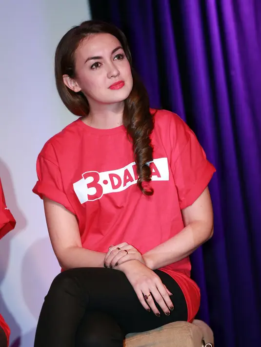 Orangtua maupun mertuanya tak menekan dirinya untuk segera mendapatkan momongan, Ia pun menjalani santai rumah tangganya meski belum bisa memberikan momongan. (Deki Prayoga/Bintang.com)