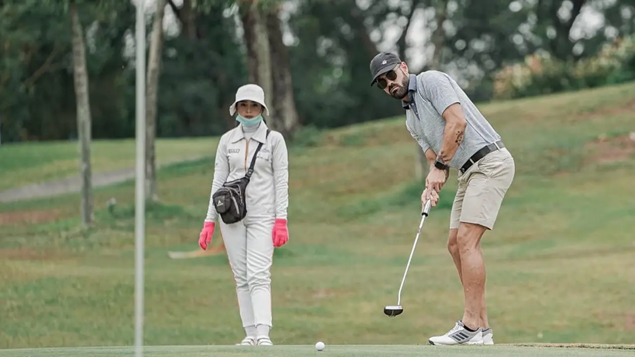 5 Momen Aryn Williams Bermain Golf, Gelandang Persebaya
