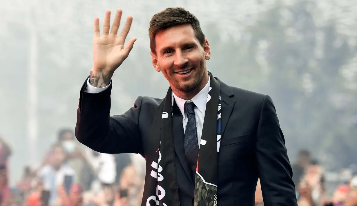 Kehadiran penyerang berusia 34 tahun itu membuat lini depan Paris Saint-Germain pada musim ini semakin menakutkan. Pasalnya, Lionel Messi bakal membentur trio bersama Neymar dan Kylian Mbappe. (Foto: AFP/Bertrand Guay)