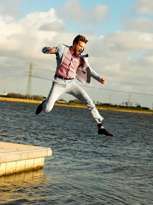 [Bintang] Tergemas! Kamu Pasti Bakal Salfok Diajar Guru Matematika Ganteng Ini