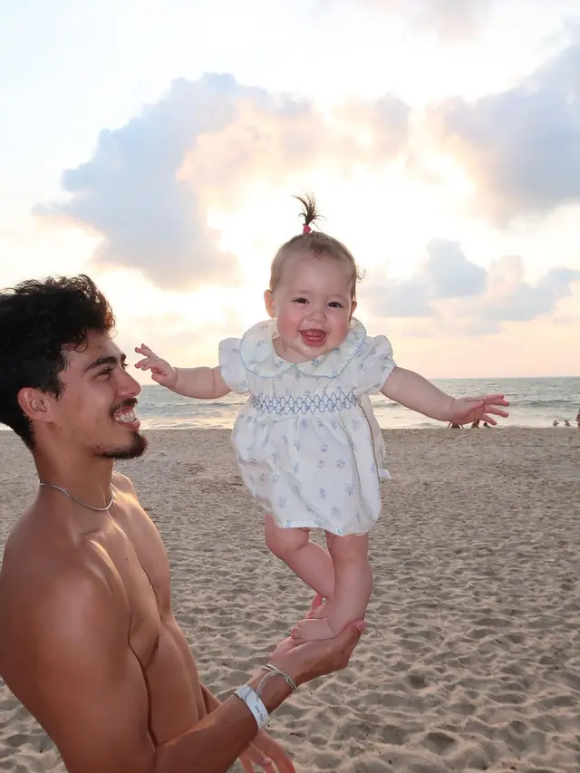 Mendiang Dali Wassink bersama anaknya (Instagram/dali.wassink)