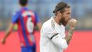 Bek Real Madrid, Sergio Ramos, melakukan selebrasi usai membobol gawang Eibar pada laga La Liga di Estadio Alfredo Di Stefano, Senin (15/6/2020). Real Madrid menang 3-1 atas Eibar. (AP/Bernat Armangue)