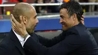 Pelatih Manchester City, Josep Guardiola (kiri), dan pelatih Barcelona, Luis Enrique (kanan). (AFP/Quique Garcia)