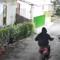 Tangkapan layar CCTV pelaku teror bondet di Probolinggo. (Liputan6.com/ Dok Ist)