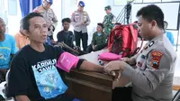 Momen Evakuasi Belasan ABK Terombang-ambing di Tengah Laut
