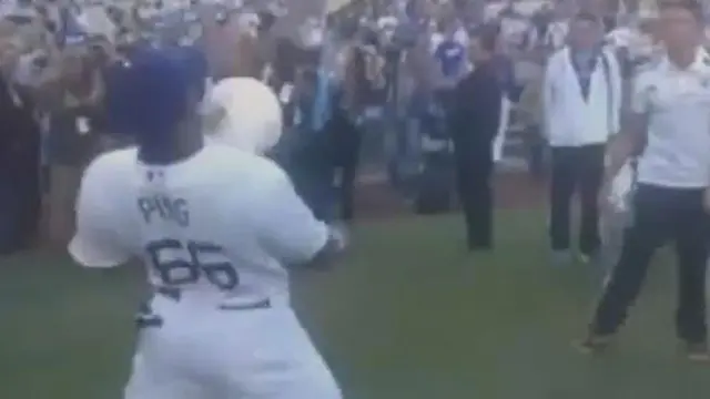 Wow.. Ronaldo Mampu `Juggling` Bola Baseball