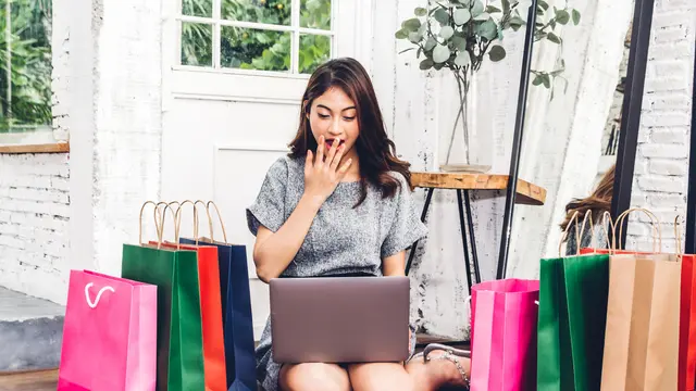 Perempuan Berbelanja.