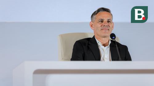 Pelatih Timnas Indonesia, John Herdman, diperkenalkan secara resmi ke publik dalam sesi konferensi pers di Hotel Mulia Senayan, Jakarta, Selasa (13/1/2026). (Bola.com/Bagaskara Lazuardi)