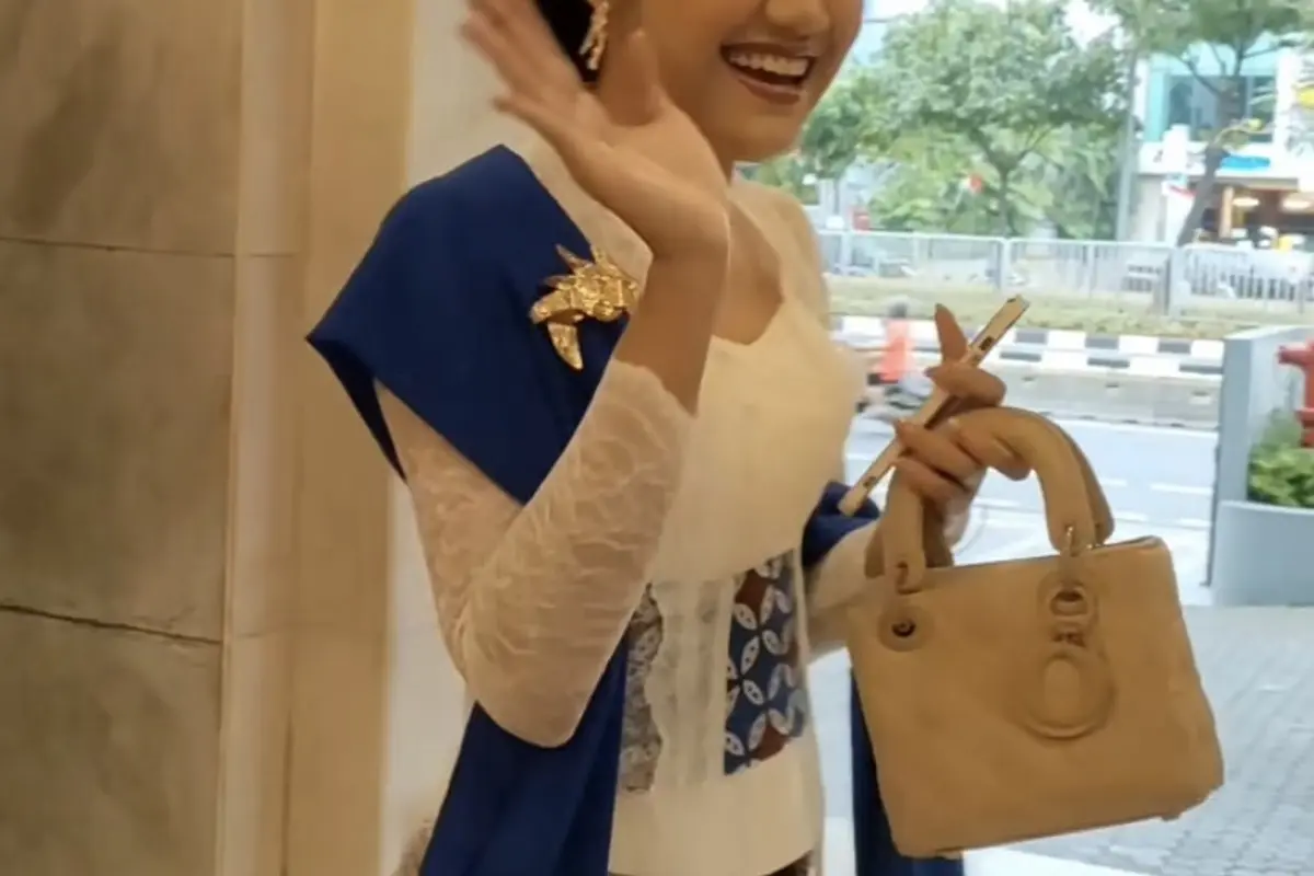Potret Erina Gudono Kekasih Kaesang Jadi Bridesmaid
