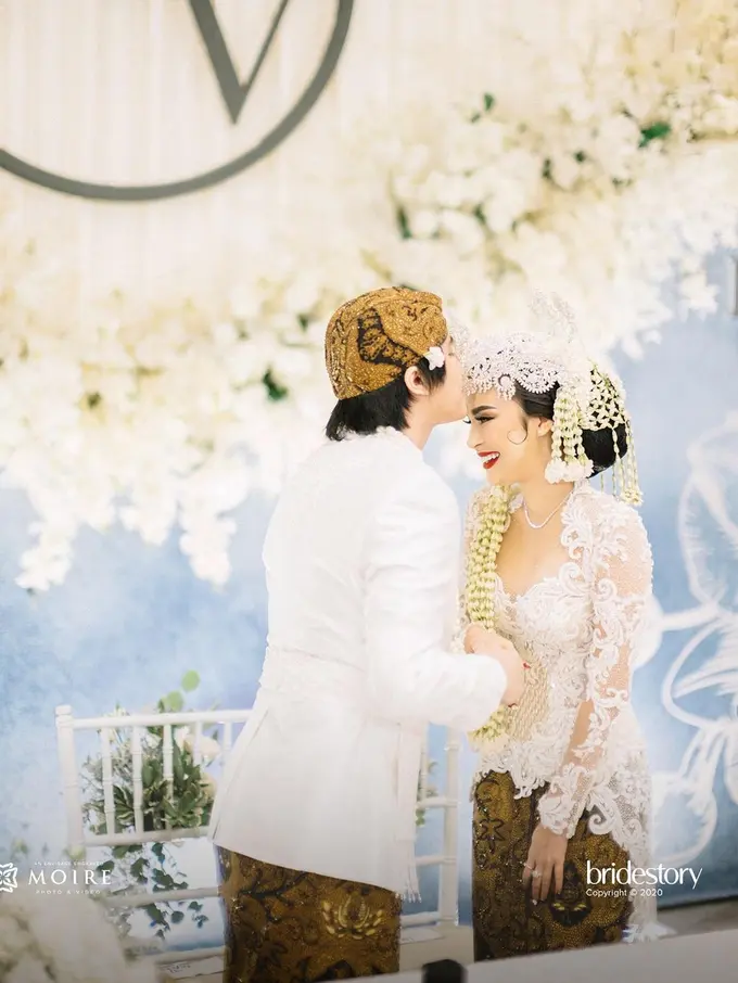 6 Potret Pernikahan Kevin Aprilio dan Vicy Melanie, Hanya Dihadiri Keluarga