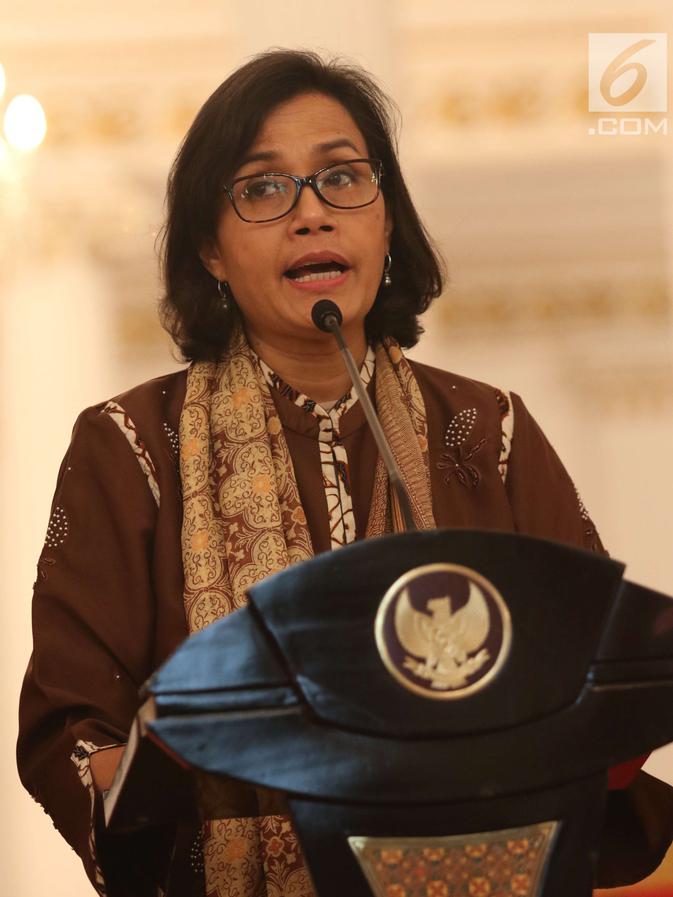 Menteri Keuangan (Menkeu) Sri Mulyani saat memberi keterangan terkait THR di Istana Negara, Jakarta, Rabu (23/5). THR dan gaji ke-13 juga diberikan kepada para pensiunan, PNS, prajurit TNI, dan anggota Polri. (Liputan6.com/Angga Yuniar)