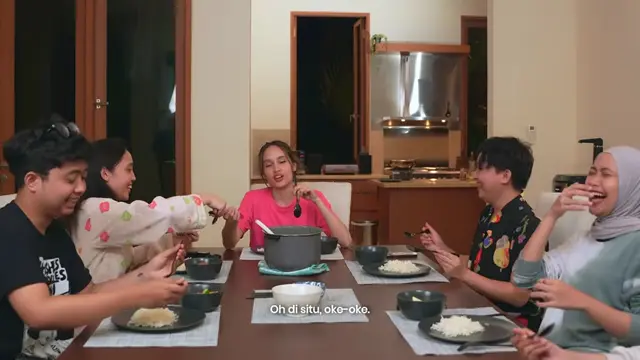 Potret Ruang Makan Rumah Cinta Laura