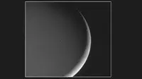 Encelandus dari Spacecraft Cassini (Mirror)