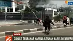 Kabel milik PLN ini diduga terbakar karena banyaknya kabel yang menumpuk tak beraturan, hingga mengakibatkan percikan api.