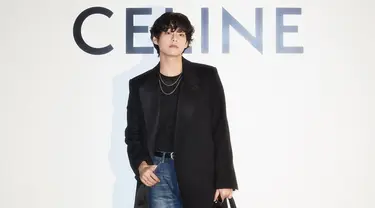 Kabar mengenai debut solo dari V BTS yang diumumkan langsung oleh Big Hit Entertainment disambut antusias oleh penggemar. Kim Taehyung atau V BTS pun dipastikan akan memulai debut solo perdananya pada 8 September 2023 lalu. (Liputan6.com/IG/@thv)