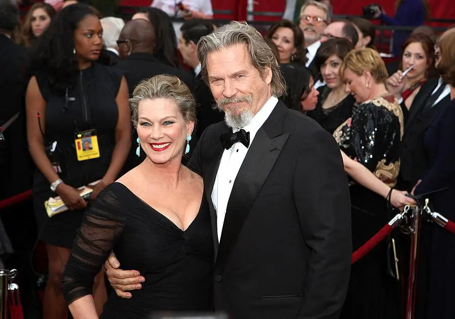 Jeff Bridges dan istrinya, Susan Geston. (Fine Art America)