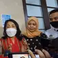 Menteri Pemberdayaan Perempuan dan Perlindungan Anak (PPPA), Bintang Puspayoga mengunjungi Stasiun Pasar Senen, Jakarta pada Minggu (16/3/2023). (Merdeka/Alma Fikhasari)