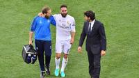 Bek Real Madrid asal Spanyol, Dani Carvajal, mengalami cedera pada final Liga Champions melawan Atletico Madrid di San Siro, Milan, Sabtu (28/5/2016). (AFP/Giuseppe Cacace)