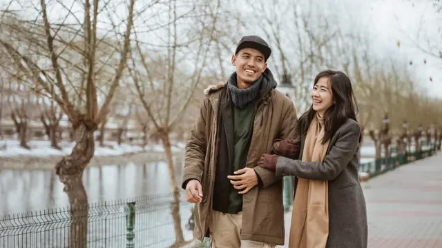 perempuan dan pasangan winter