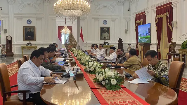 Presiden Joko Widodo atau Jokowi menggelar rapat terbatas mengenai penanganan narkoba di Istana Merdeka, Jakarta Pusat, Senin (11/9/2023).