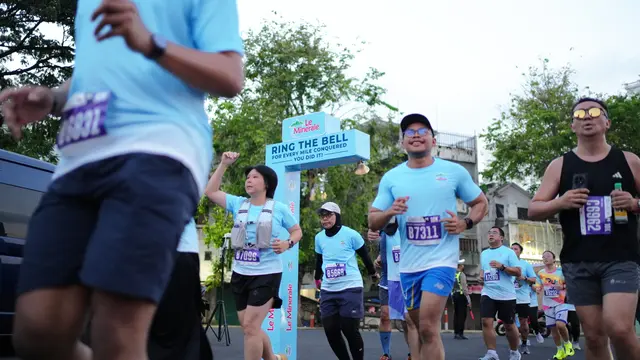 Taklukkan Cuaca Panas Surabaya, Le Minerale Hadirkan 18 Titik Water Station Surabaya Marathon