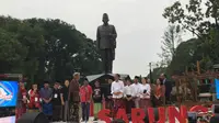 Presiden Jokowi menghadiri Sarung Fest atau festival sarung Indonesia 2019. (Merdeka.com/ Titin Supriatin)