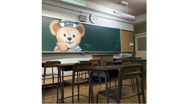 Bermodalkan Kapur, Guru Ini Bikin 6 Gambar Menarik di Papan Tulis