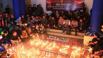 Ribuan Lintas Suporter di Tangerang Gelar Aksi Seribu Lilin, Doakan Korban Tragedi Kanjuruhan Malang