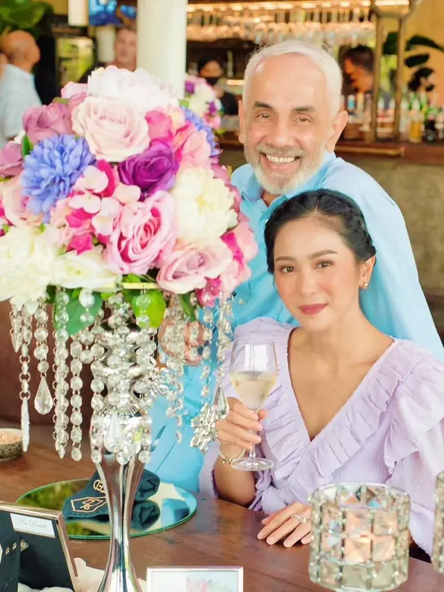 [Fimela] Bunga Zainal