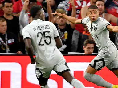 Dalam sebuah laga sepak bola, mencetak gol dalam waktu cepat setelah kickoff dilakukan tentu menjadi sesuatu yang istimewa. Tercatat ada beberapa pemain yang mampu melakukannya di 5 liga top Eropa hingga kini dan bertahan menjadi rekor. Berikut rekor gol tercepat di 5 liga top Eropa hingga kini. (AFP/Denis Charlet)