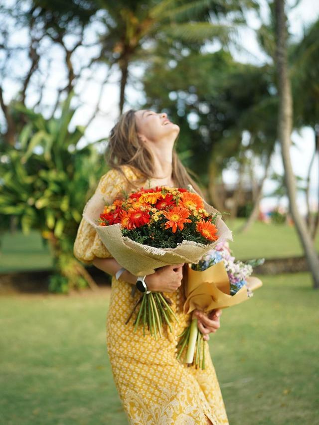 Ulang Tahun ke-39, Ini 5 Potret Luna Maya Rayakan Bersama Ibu yang Tampil Menawan